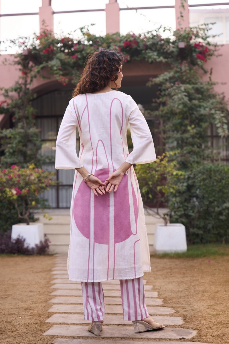 Varnika Elegant Pink Kurta Set