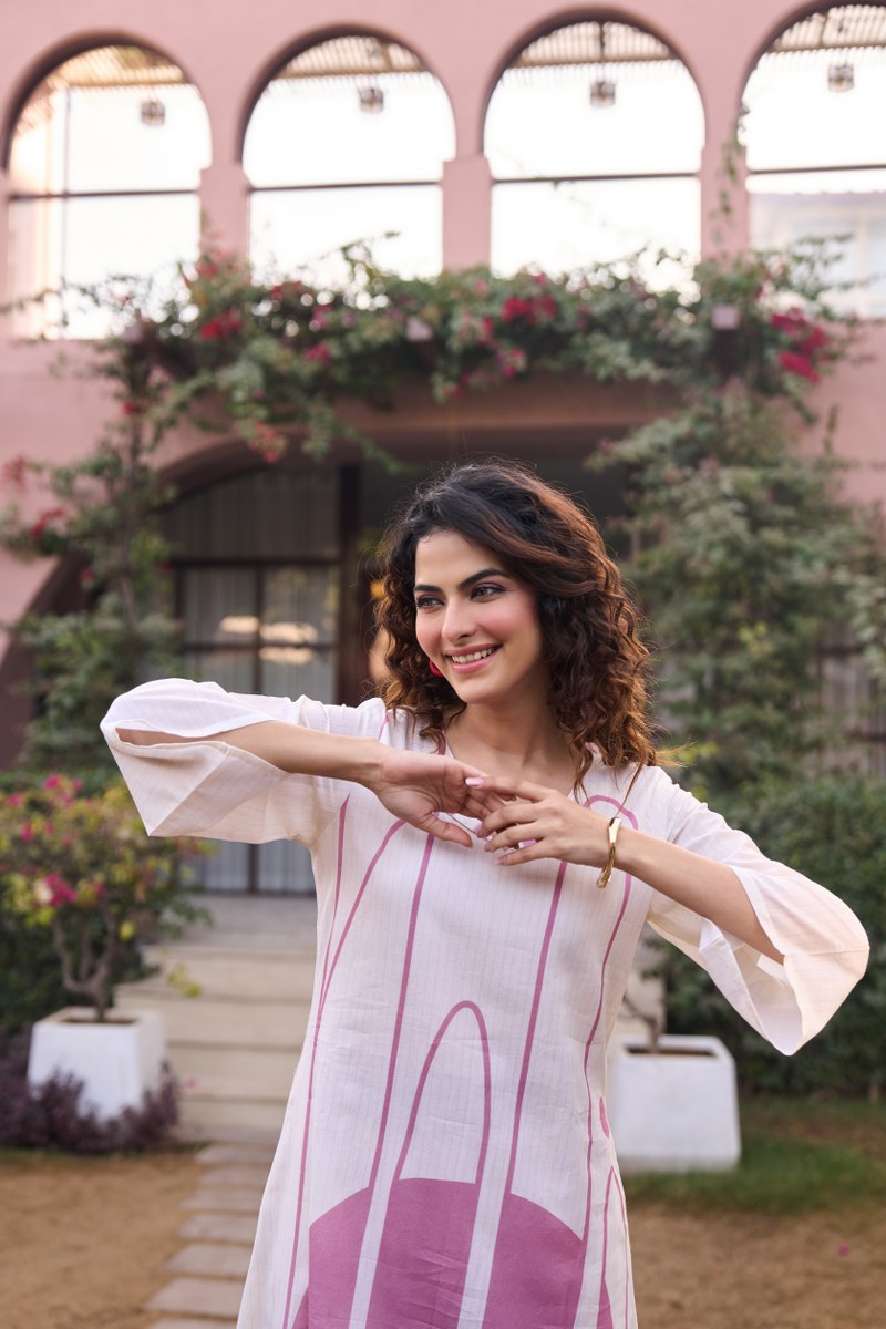 Varnika Elegant Pink Kurta Set